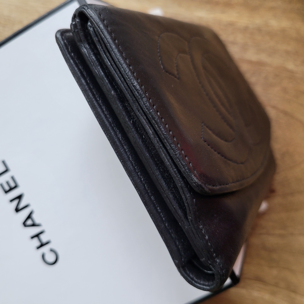 CHANEL Elegant Black Leather Logo Wallet Beautiful Pre-loved Condition Box Wrap - Picture 2 of 16
